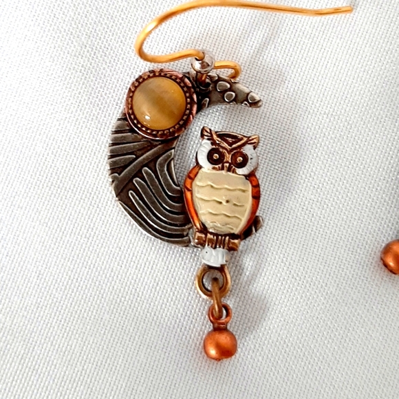 🎁**Free Gift w Purchase**Moon🌙 & Owl 🦉 Earrings - Picture 2 of 2